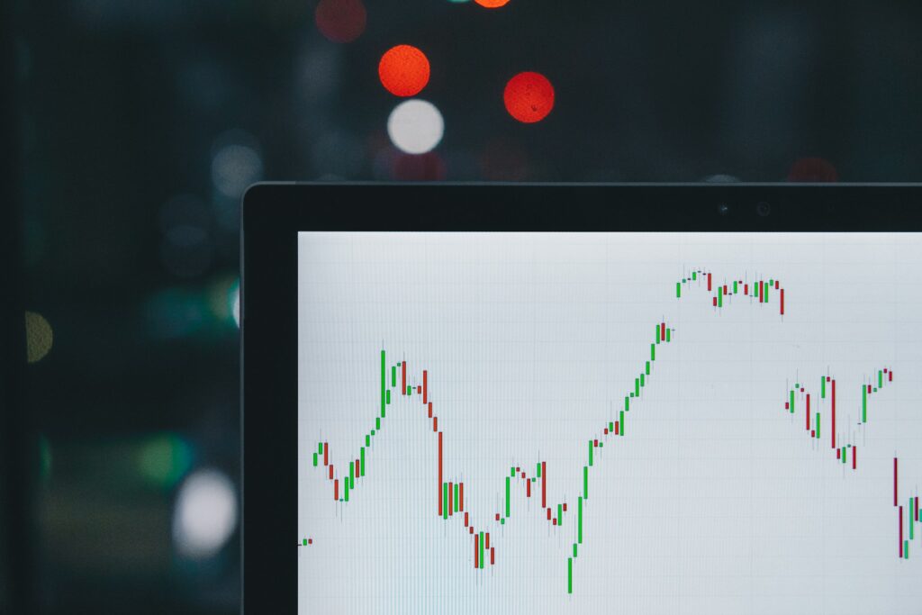 Fokusfotografie eines Aktien-Candlestick-Chart